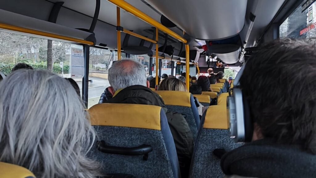 Crònica d'un dimecres sense trens: del desconcert de primera hora a les estacions desertes | pluges, Renfe, Rodalies, temporal