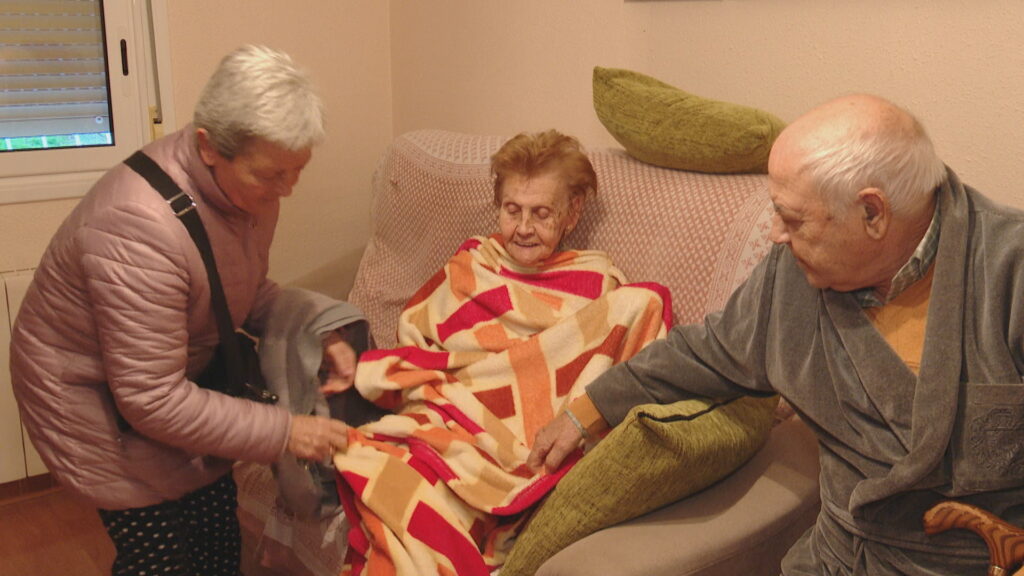 Talls de llum a la Prosperitat: "Ens llevem per comprovar el respirador de la meva filla" | electricitat, queixes veïnals