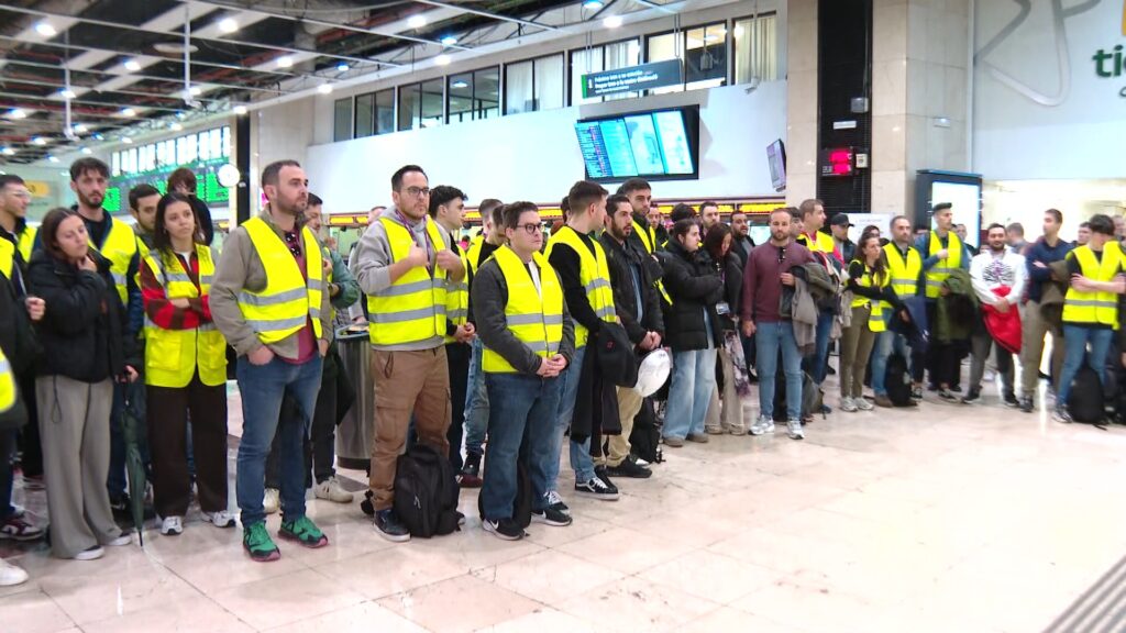 Crònica d'un dimecres sense trens: del desconcert de primera hora a les estacions desertes | pluges, Renfe, Rodalies, temporal