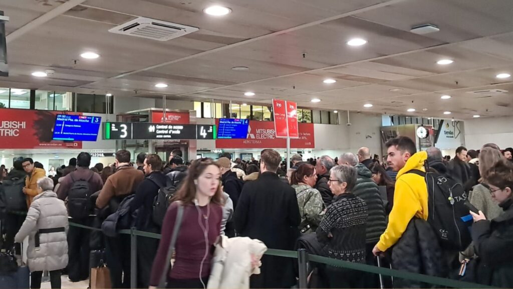 cues usuaris alta velocitat Estació Sants
