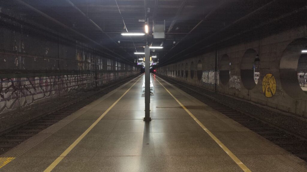 Estaci&oacute; Clot buida per tall Rodalies