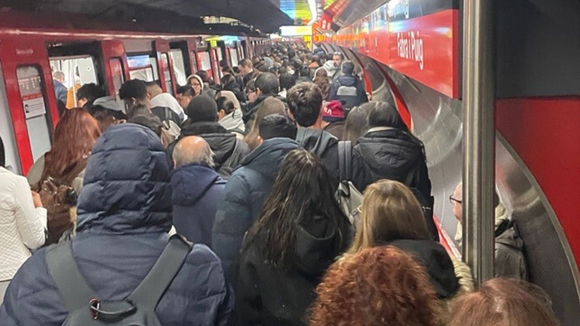 Estaci&oacute; metro Fabra i Puig