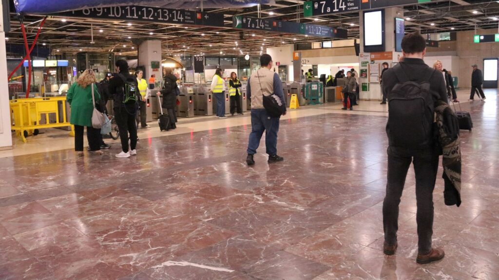 crisi Rodalies vest&iacute;bul estaci&oacute; de Sants