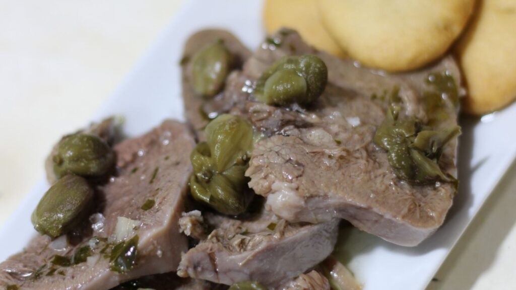 Llengua a la vinagreta amb tàperes al Magatzem de Ses Illes
