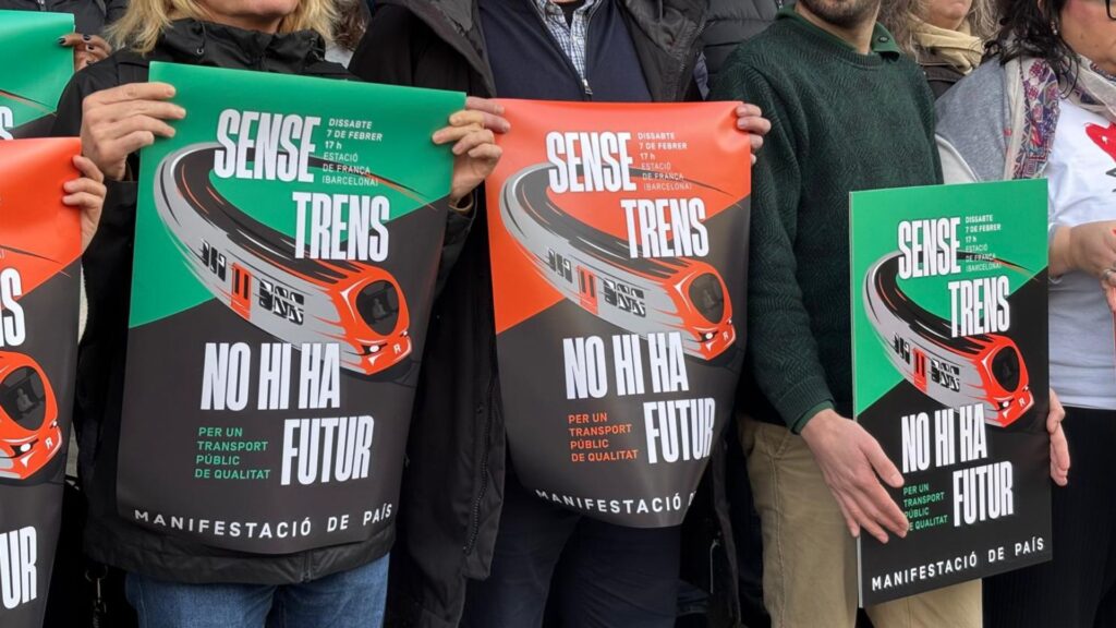 Usuaris de Rodalies i entitats criden a la mobilització el 7 de febrer: "És el moment de fer força" | manifestacions a Barcelona, Renfe, Rodalies, sindicat, tren