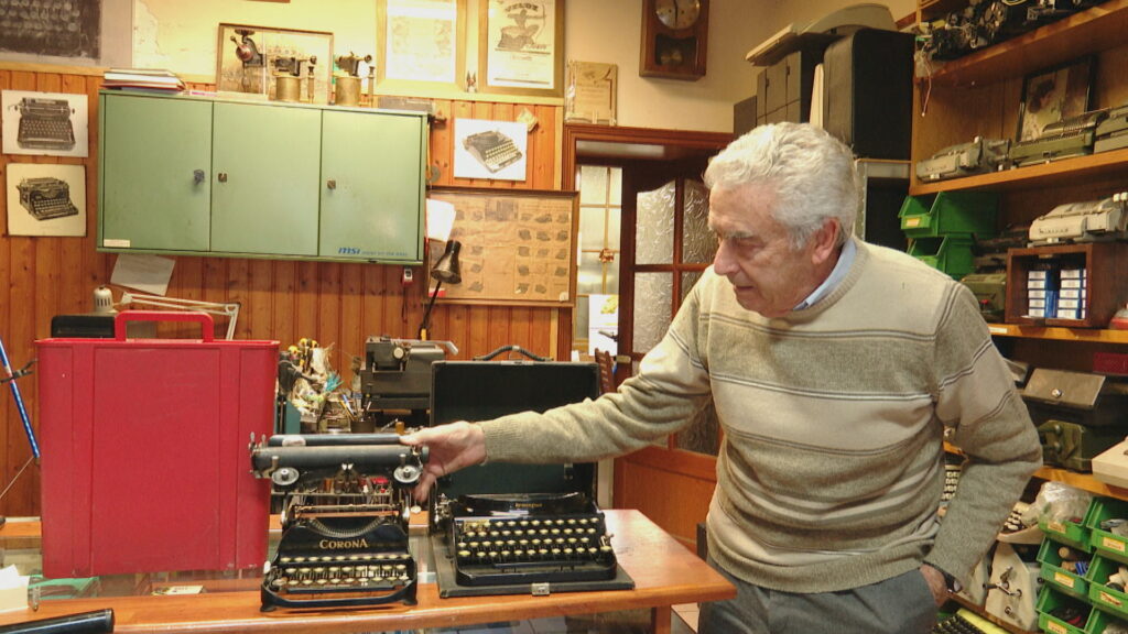 El taller d'Hostafrancs que reparava la màquina d'escriure de Tom Sharpe | botigues, col·leccionisme, oficis