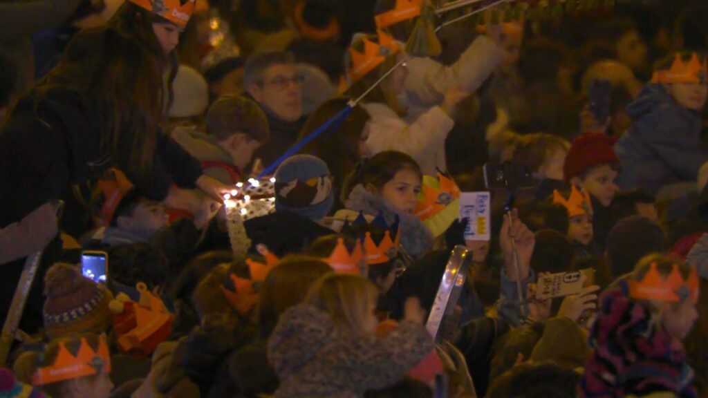 Cavalcada de Reis a Barcelona 2026: rebuda multitudinària a Ses Majestats en una nit màgica | Barcelona, betevé, cavalcada de Reis, Nadal, Reis d'Orient