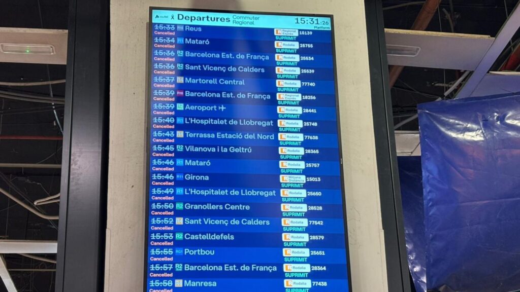 pantalla estaci&oacute; de Sants, trens cancel&middot;lats aturada Rodalies