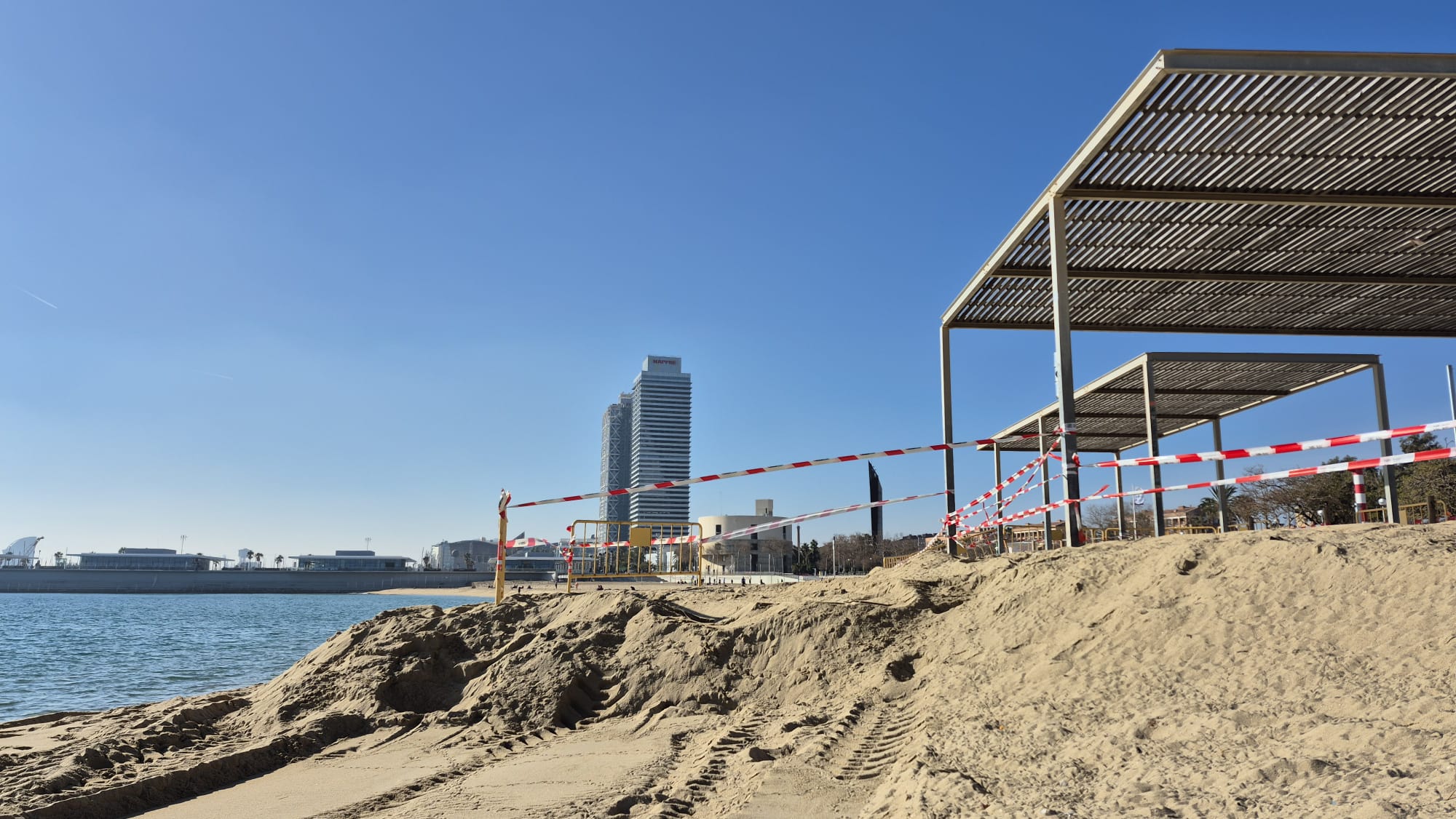 La borrasca Harry es menja 25.000 m² de platja: cinc vegades més que la llevantada de Sant Esteve | platges, pluges, temporal, vent