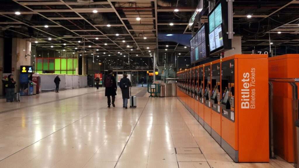 estaci&oacute; de Sants represa Rodalies