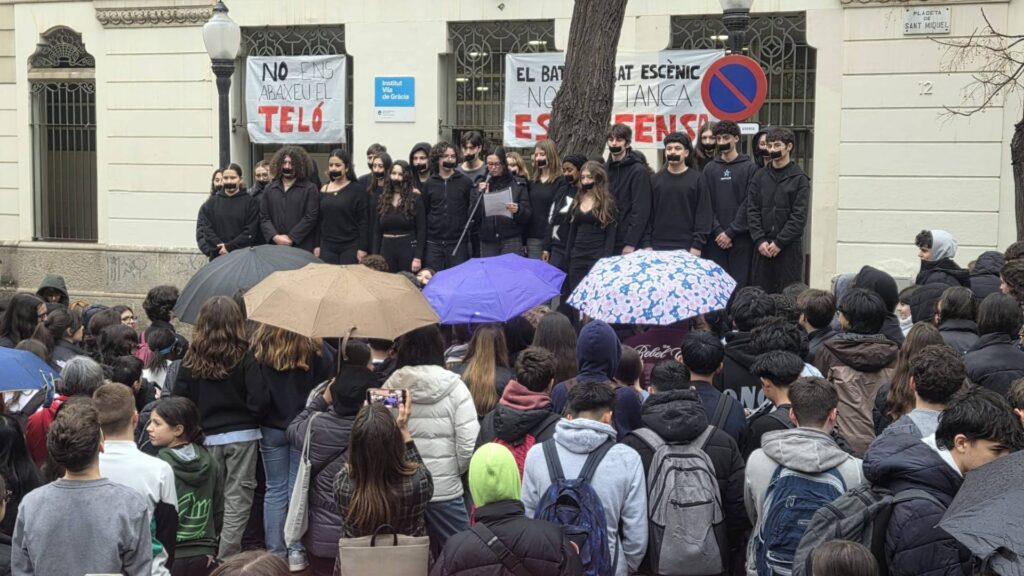 protesta institut vila gracia batxillerat artistic