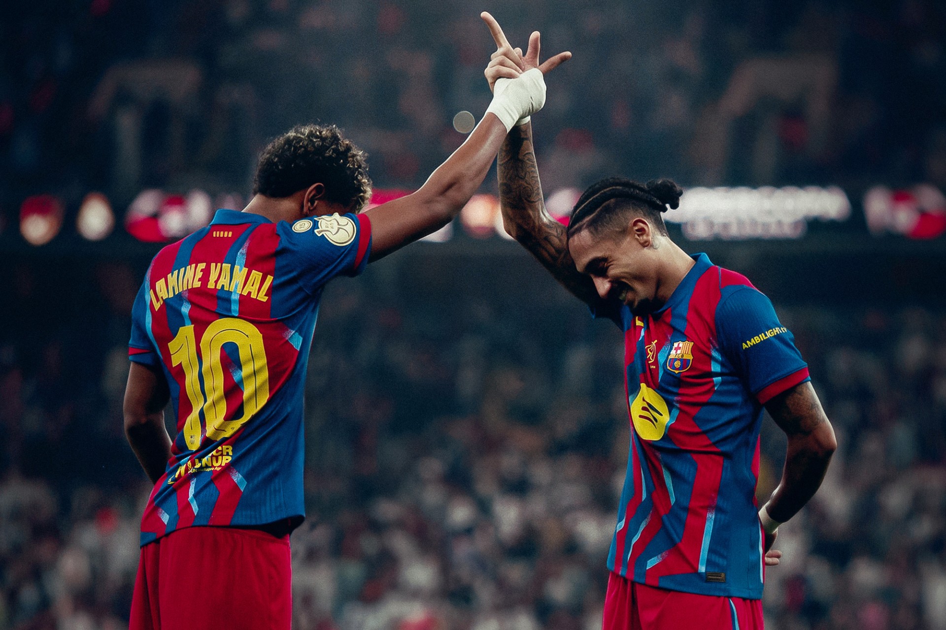 Raphinha i Lamine Yamal celebren un gol