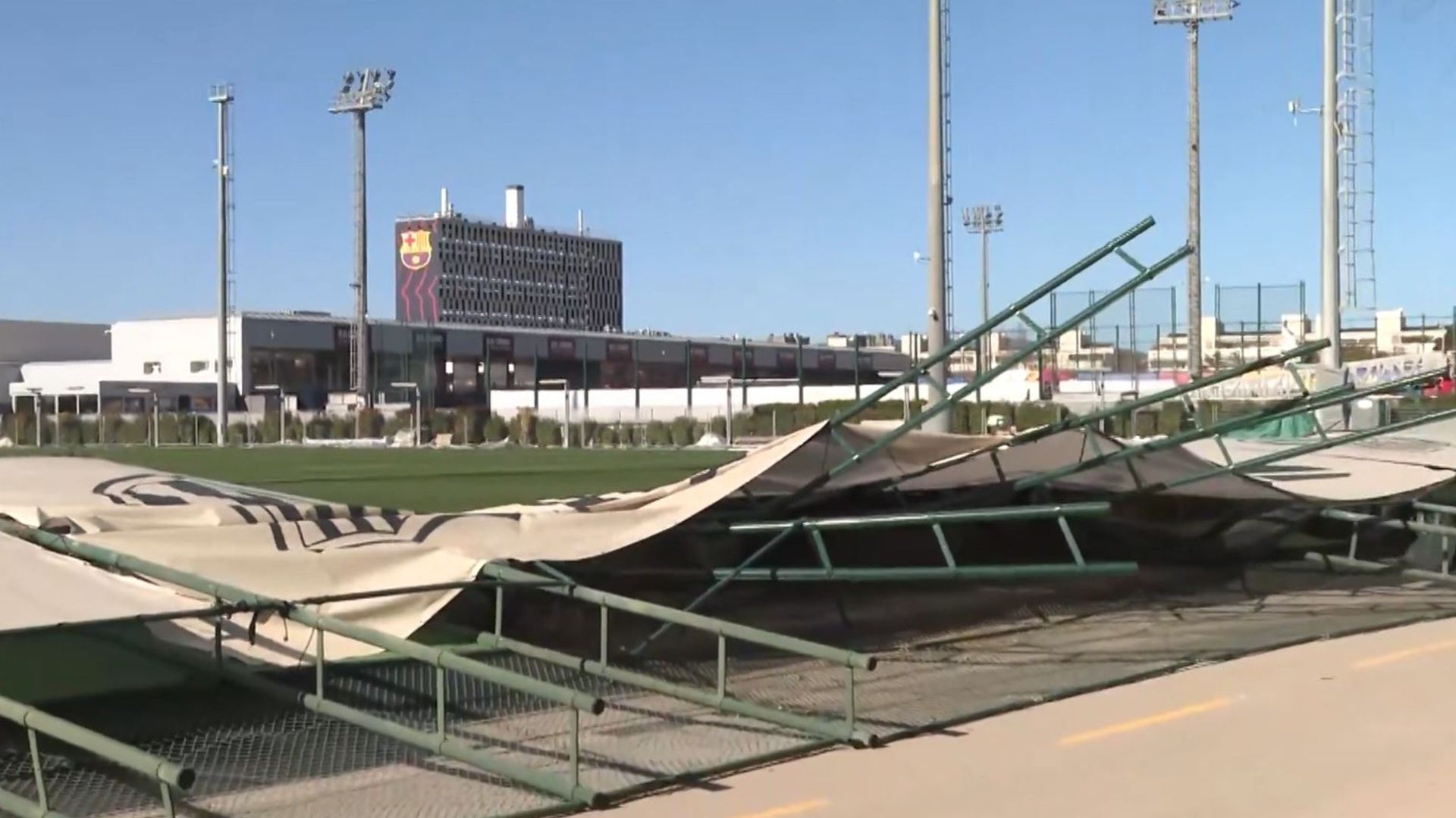 Tanca caiguda Ciutat Esportiva Joan Gamper temporal de vent