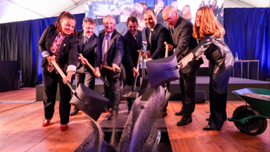 Primera pedra per ampliar la planta de producció de soja d'Elian al port de Barcelona | alimentació, port de Barcelona, transport de mercaderies, treballadors