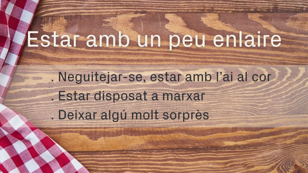 A frases fetes em convides! Què vol dir "Estar amb un peu enlaire"? | català, llengua, Mots endiumenjats