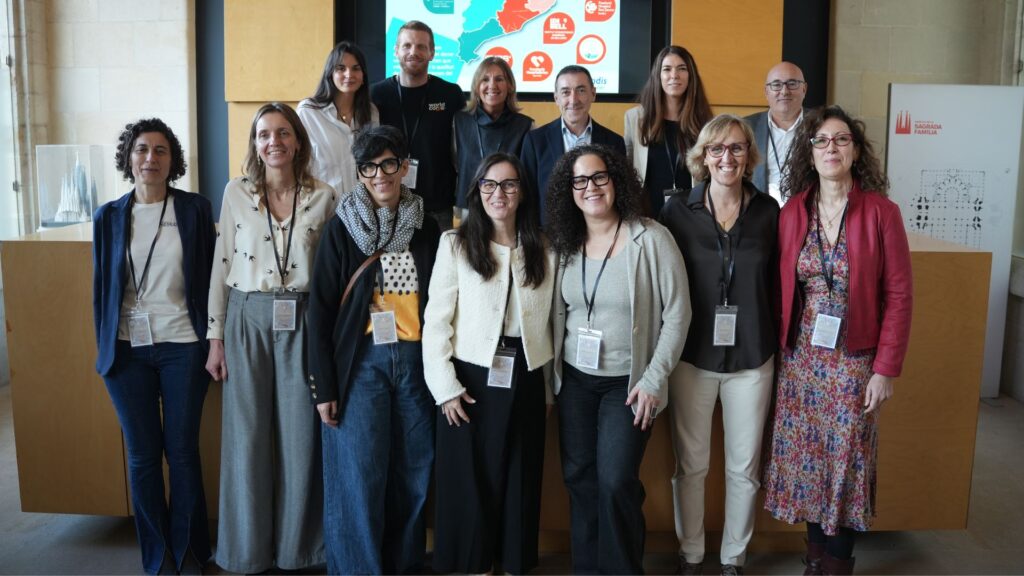 Arrodoniment solidari: quan els pocs cèntims de molts impulsen grans projectes socials | botigues, solidaritat