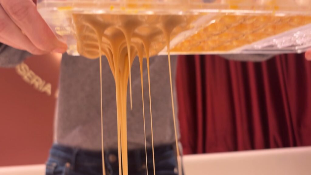 La rajola de crema cremada, neules i xocolata Dubai que pots provar a l'Eixample | Ingredients, pastisseries, Receptes