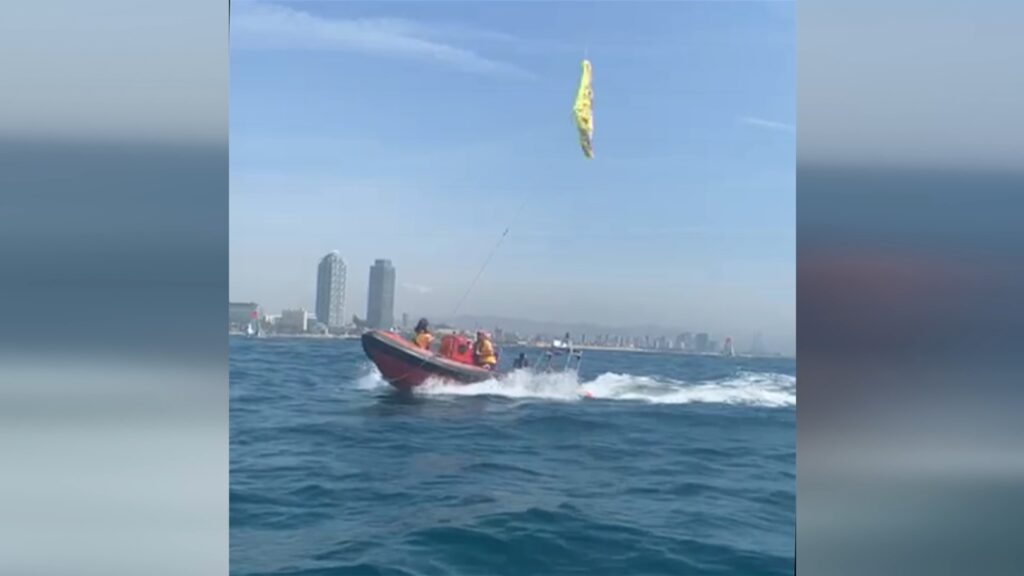 Comença el judici a dos activistes de Greenpeace per atacar una llanxa de la Guàrdia Urbana | Greenpeace, Guàrdia Urbana, judici, mar