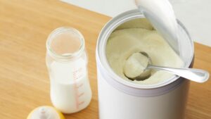 Hospitalitzats cinc nadons després de consumir una llet de fórmula que podria contenir una toxina