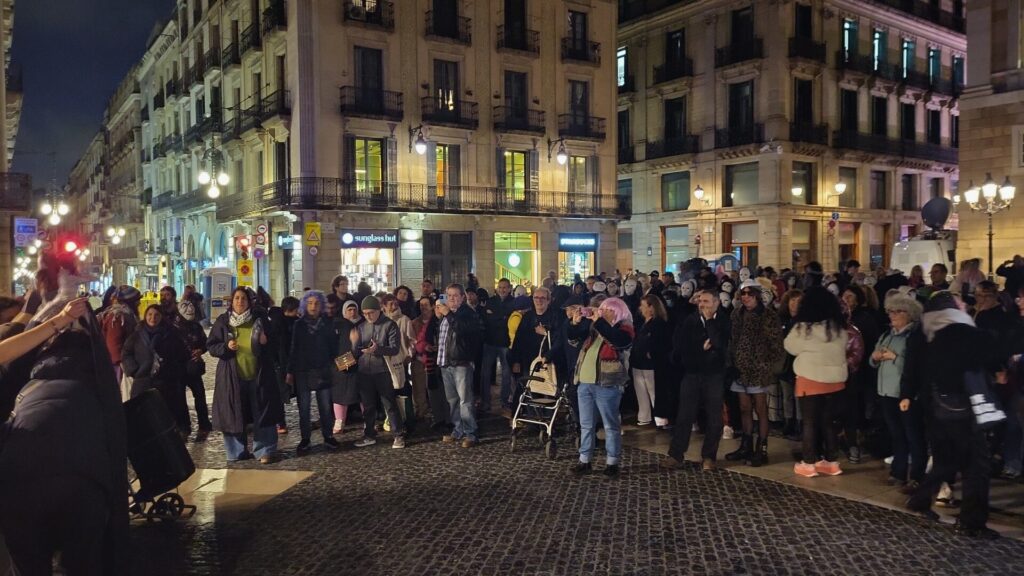Protesta contra la nova ordenança de civisme de Barcelona: "Menys prohibicions, més drets" | incivisme, mobilitzacions, ordenança de civisme