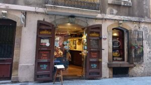 La Peninsular de la Barceloneta, la bodega marinera que cuina segons la pesca del dia