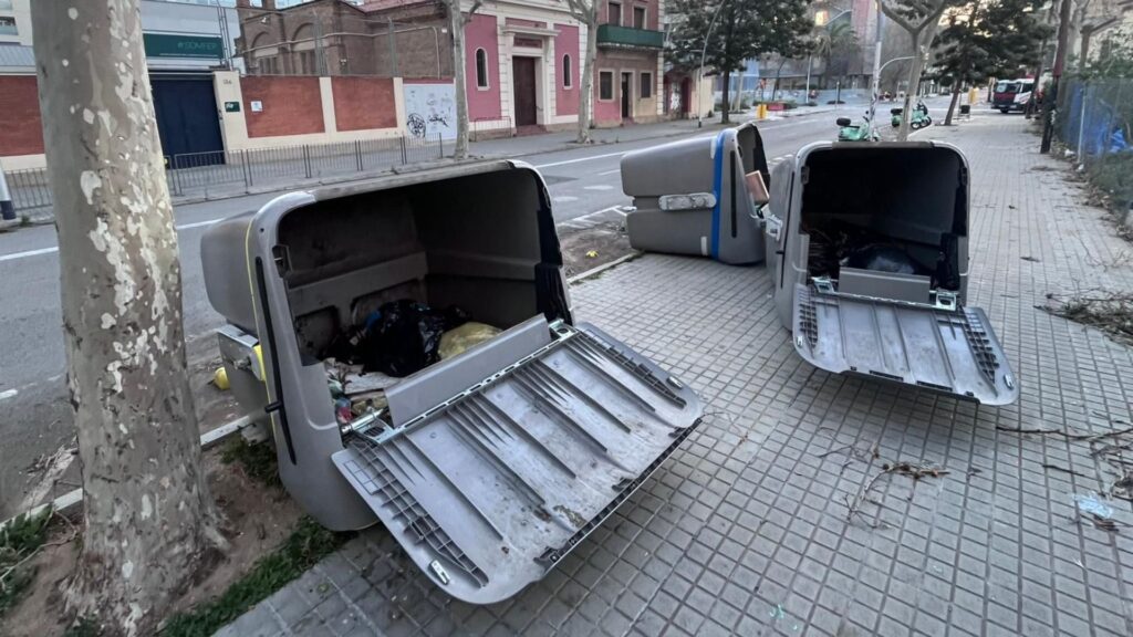 contenidors tombats pel vent