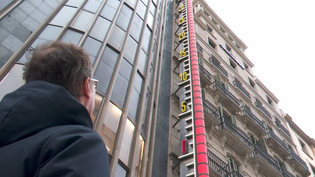 El termòmetre de Cottet: 70 anys marcant la temperatura al centre de Barcelona | edificis històrics, patrimoni històric, temperatura