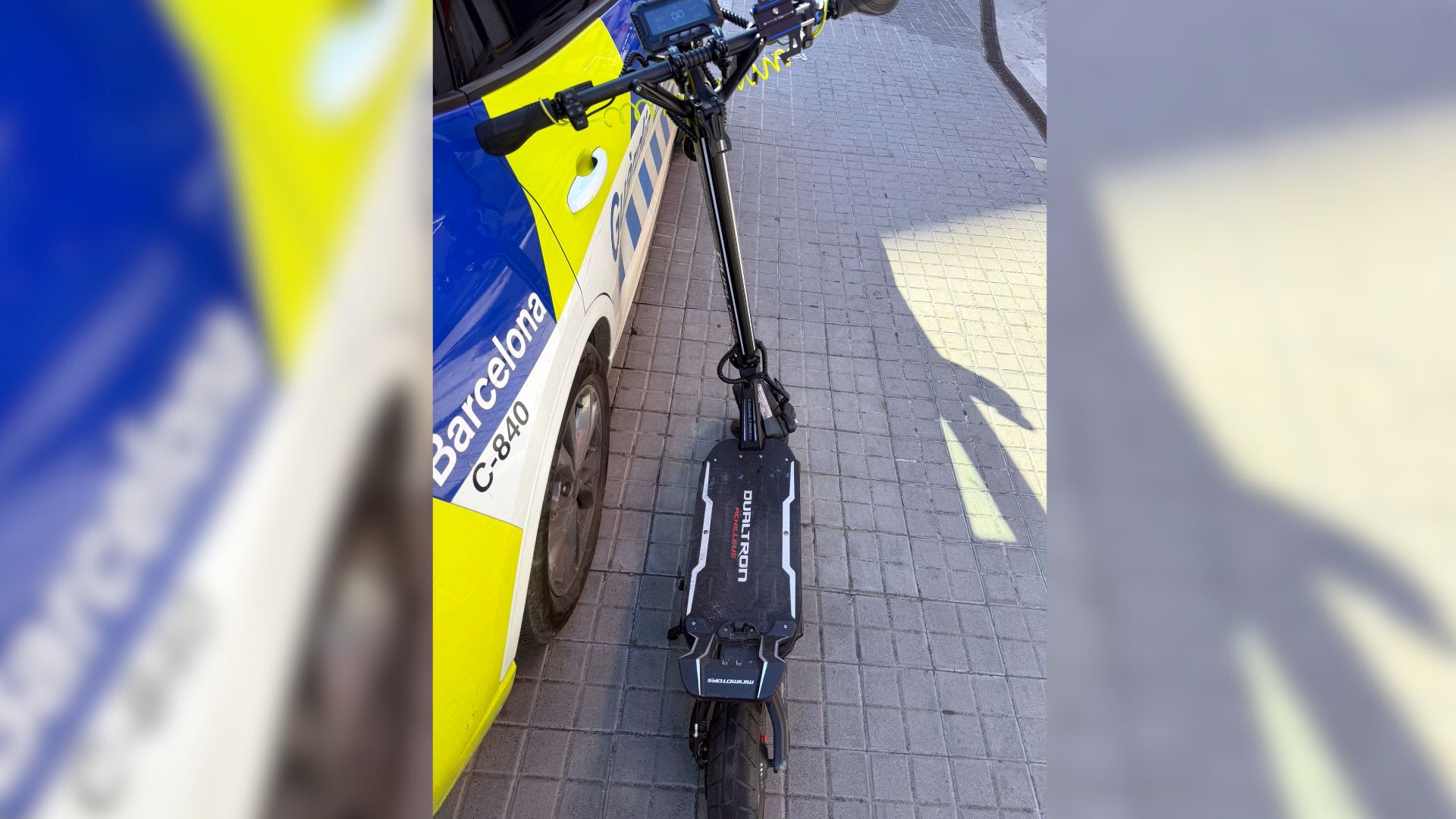 Aturat per excés de velocitat el conductor d'un patinet capaç d'assolir els 92 km/h | begudes alcohòliques, delictes, patinets elèctrics