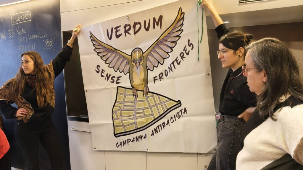 Una comparsa plena d'ocells per reivindicar que el barri es digui Verdum i no Verdun | Barris, Carnaval, nomenclàtor