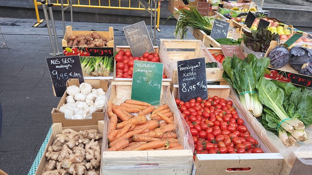 estrena-mercat-pages-pla&ccedil;a-merce-productes240226