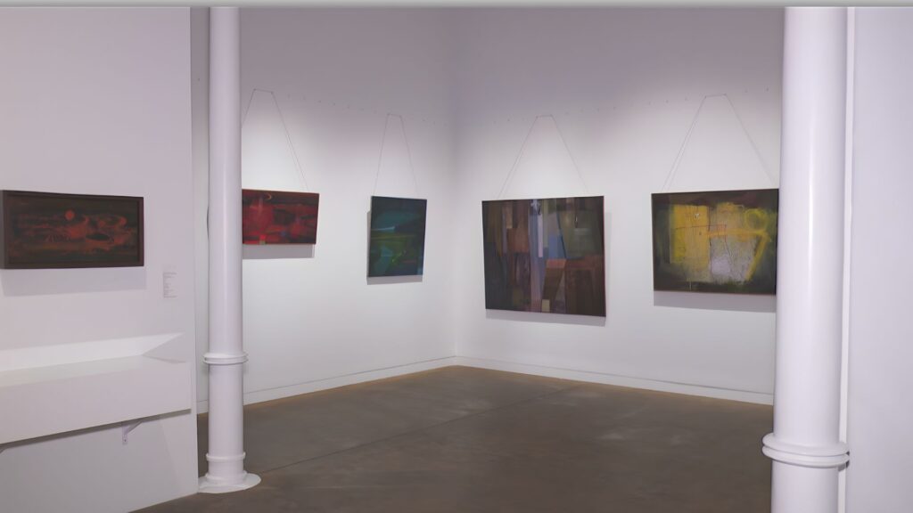 El Tàpies més matèric: una exposició mostra el gir radical de l'artista als anys 50 | exposicions, museus, pintura
