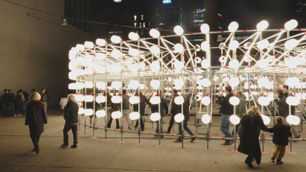 Llum BCN torna a fer a sortir els barcelonins a les nits del Poblenou i enguany, de tota la ciutat | arquitectura, festival, llum