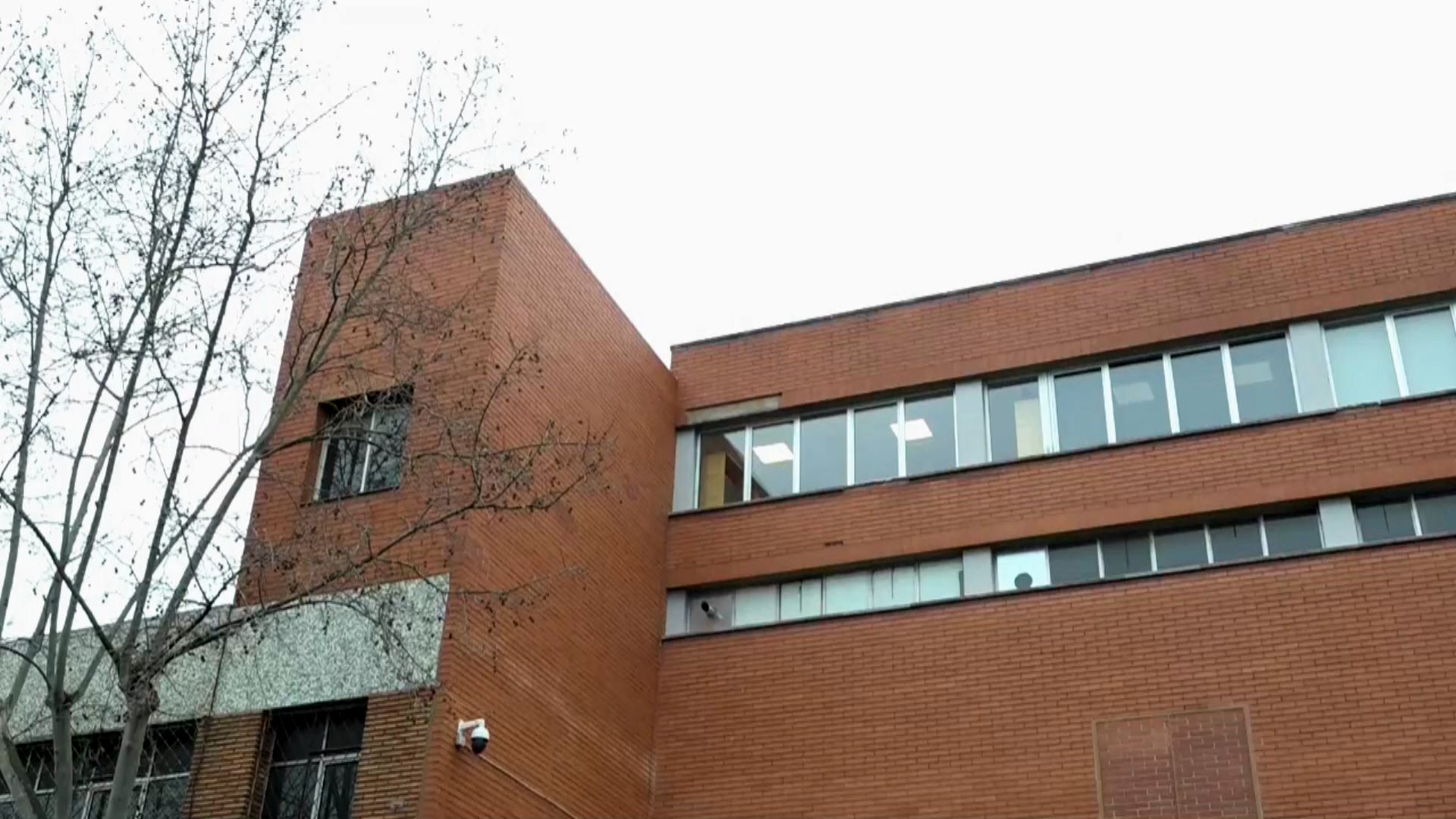 edifici dona morta ventada barcelona
