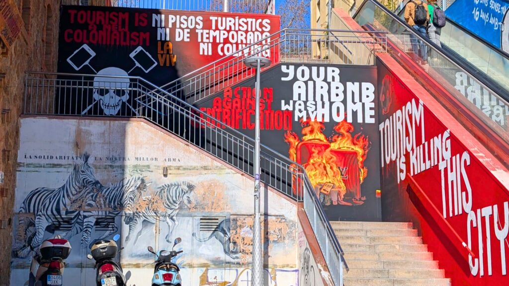 mural roc blackblock turisme 