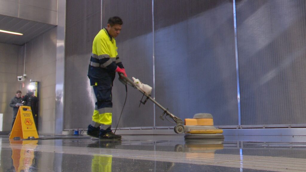 neteja estacio metro