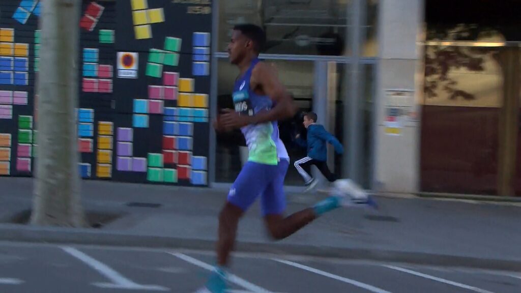 Nen aguanta ritme guanyador Mitja Marató Barcelona 2026 Hagos Gebrhiwet