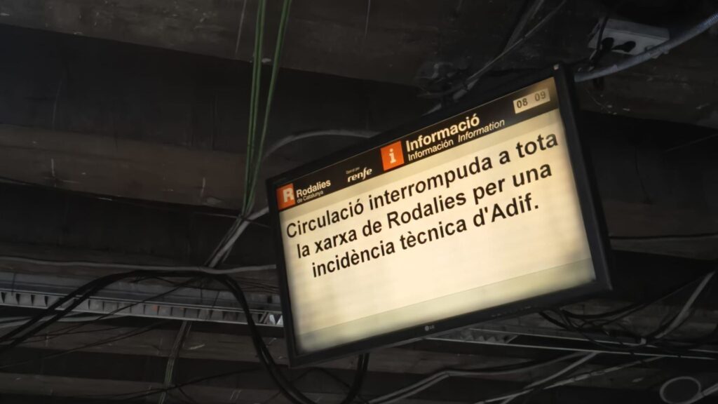 Una incidència al centre de control d'Adif obliga a suspendre la circulació de Rodalies dos cops | Adif, Renfe, Rodalies, tren