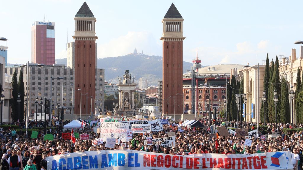 Sindicats d'habitatge convoquen una altra protesta: "Prou excuses: els pisos, per viure-hi!" | desnonaments, manifestacions a Barcelona, protestes