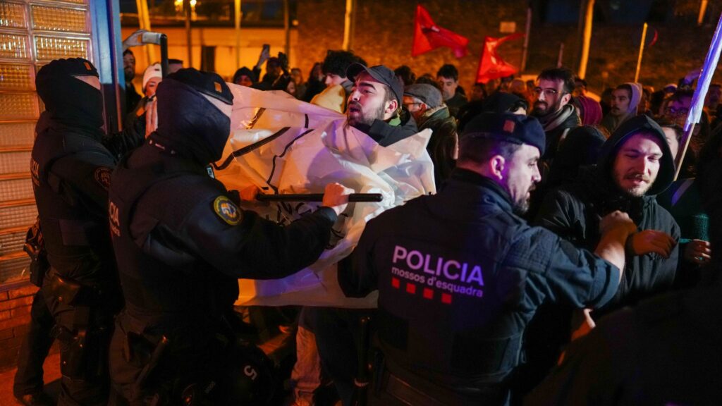 Mossos i sindicats educaci&oacute; tall ronda Litoral