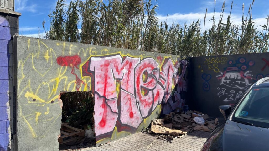 Les persones de l'assentament de la Zona Franca es traslladen a una propietat privada | assentaments, desallotjaments, Guàrdia Urbana, Mossos d'Esquadra, sensellarisme
