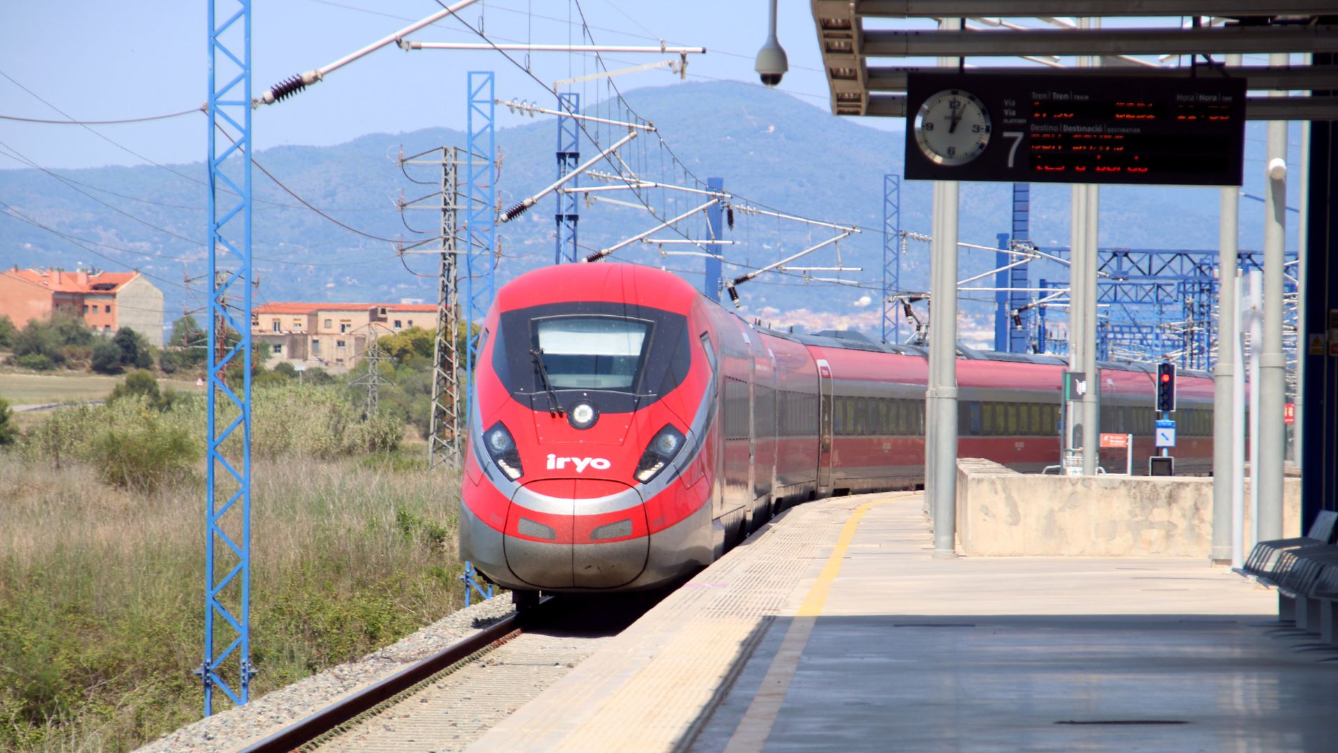 Adif allarga 25 minuts el trajecte de l'alta velocitat entre Barcelona-Madrid | Adif, AVE, horaris, Renfe, tren