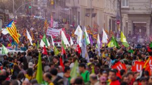 Acord d’Educació amb UGT i CCOO, però els sindicats majoritaris mantenen la vaga