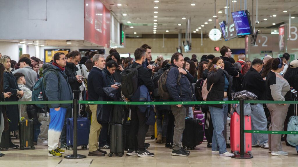 cues alta velocitat a estaci&oacute; de Sants per la vaga de maquinistes