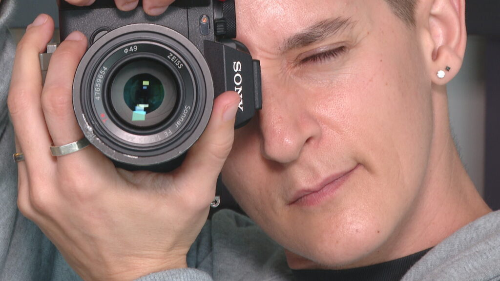 Vic Peñafiel: "Puc posar-me l'etiqueta de trans des de l'amor cap a mi" | fotografia, LGTBI, maternitat, transsexualitat