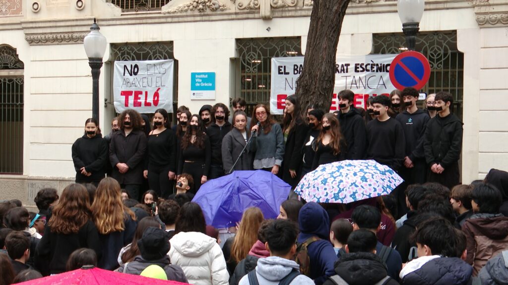 El Consorci ratifica el tancament de dues línies de batxillerat artístic a Gràcia i Pedralbes | arts escèniques, batxillerat, Consorci d'Educació de Barcelona, escoles, protestes