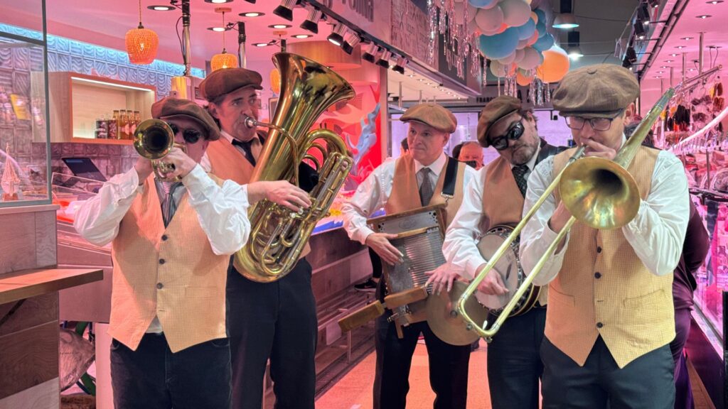 El Mercat de Felip II celebra el 60 anys d'història amb veïns i clients | Institut Municipal de Mercats, mercats