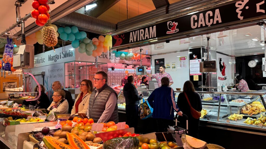 El Mercat de Felip II celebra el 60 anys d'història amb veïns i clients | Institut Municipal de Mercats, mercats