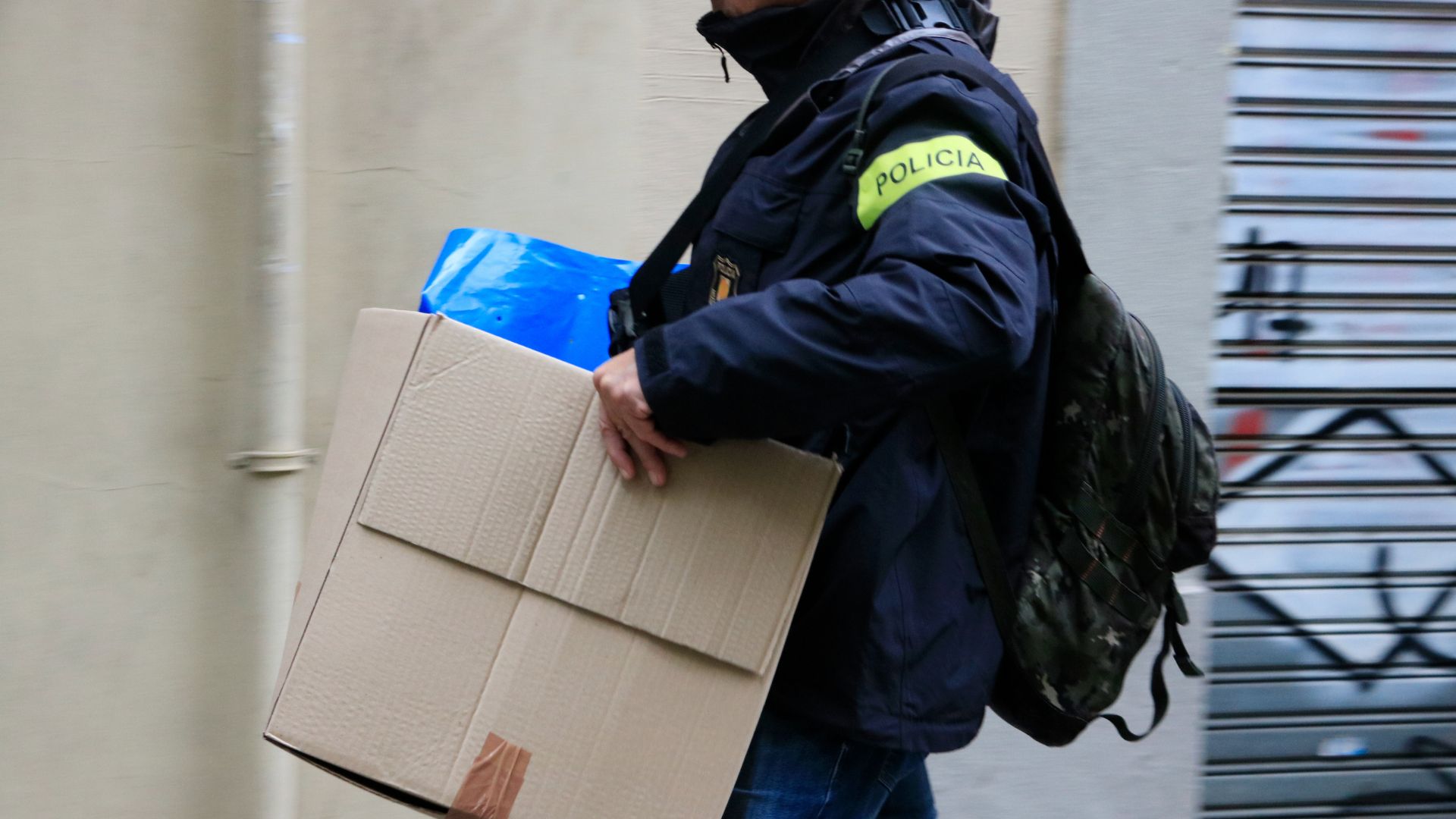 Desarticulen un grup internacional de tràfic d'armes i drogues amb ramificacions a Barcelona | armes, detencions, droga, Mossos d'Esquadra, Policia Nacional