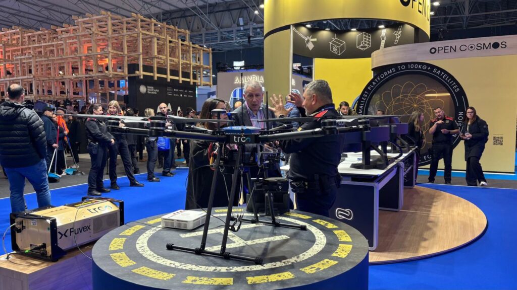 Els Mossos reforcen la presència policial dins i fora el Mobile per la guerra a l'Orient Mitjà | armes, delinqüència, Mobile World Congress, Mossos d'Esquadra, Orient Mitjà, seguretat, terrorisme