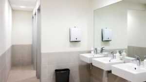 Detingut un home per gravar una nena de nou anys als lavabos d’un CAP de l’Eixample